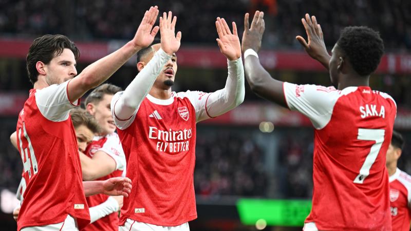 不是队服是奥运照！樊振东12月赛程海报引爆“情怀杀”（樊振东12月赛程海报用奥运照而非队服，引爆回忆杀）