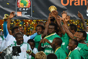 詹姆斯关键得分锁定胜局（詹姆斯致命一击奠定胜局）