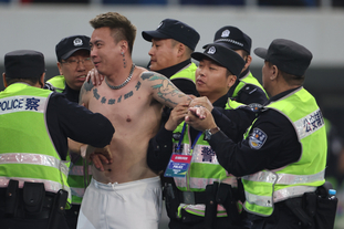 罗马诺：伊镇与那不勒斯就租借卡尤斯特达成协议，等球员点头（罗马诺：伊镇与那不勒斯已谈妥卡尤斯特租借，正待球员同意）