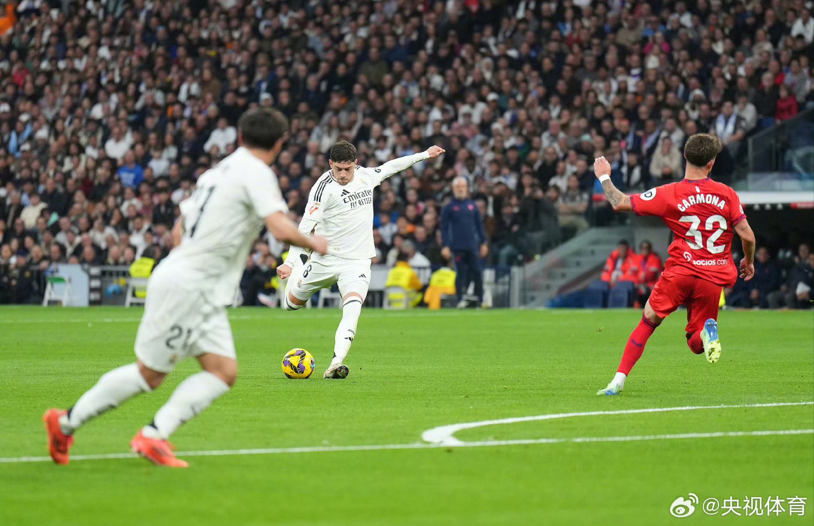 记者：于汉超正在参加B级教练培训班，下赛季将担任申花助教（记者称于汉超正攻读B级教练课程，下赛季将出任申花助教）