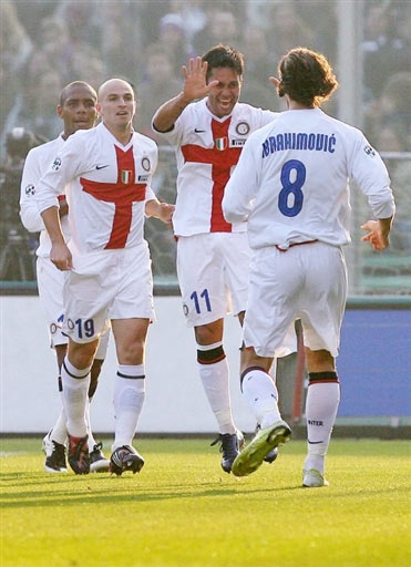 NBA最佳阵容公布：湖人球员入选,（NBA年度最佳阵容出炉：湖人球员上榜）