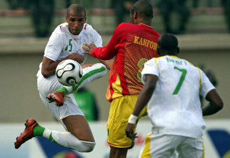 TA跟队：姆巴佩和卡马文加没有参加皇马今天的训练（TA随队记者：姆巴佩与卡马文加缺席皇马今日训练）