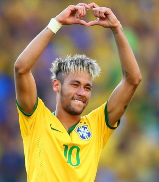 记者：桑托斯正全力筹措资金，力求完成与内马尔的续约（记者：桑托斯加紧筹资，争取敲定与内马尔的续约）