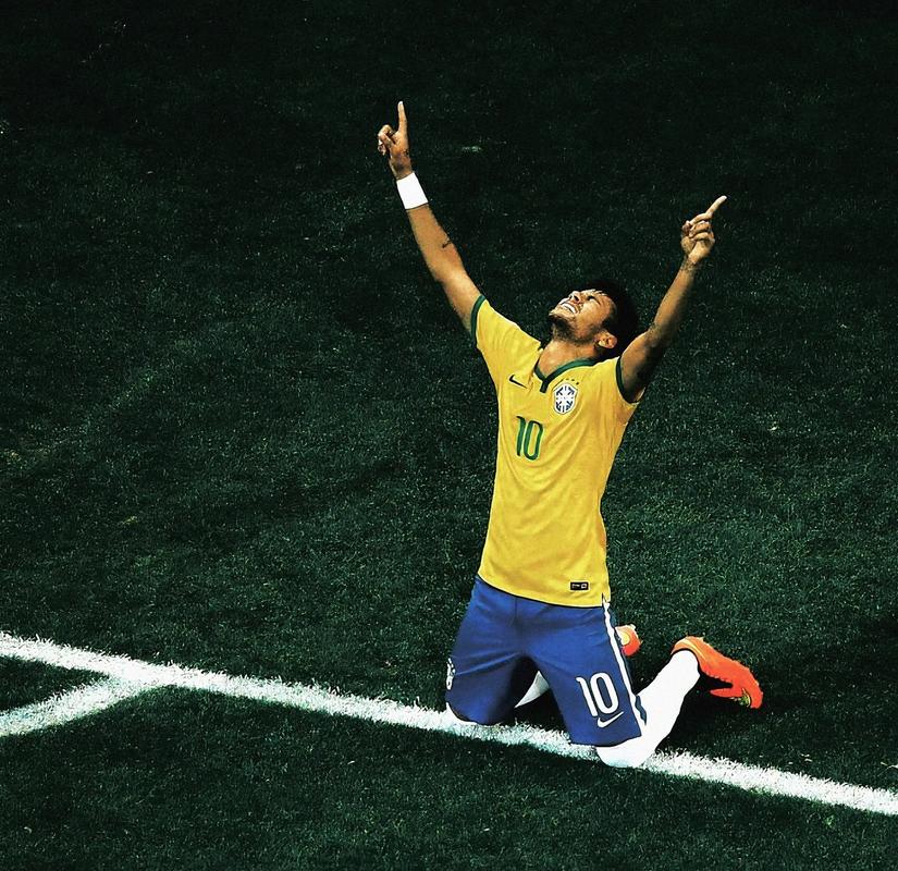 代表三支不同球队连续5场欧冠进球，哈兰德是历史第一人（为三队均斩获欧冠五连场进球，哈兰德成史上首人）