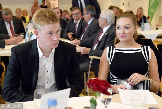 亚精英赛半场：陈威屡献神扑力保城池，海港0-0柔佛新山（亚精英赛半场：陈威高接低挡稳住阵脚，海港0-0暂平柔佛新山）